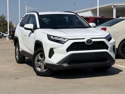 Used 2025 Toyota RAV4 XLE FWD image 2