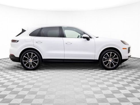 Used 2025 Porsche Cayenne image 7