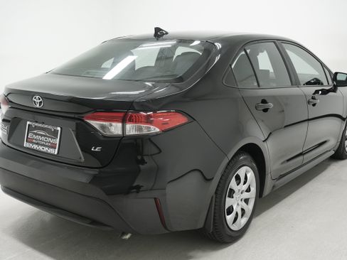 Used 2022 Toyota Corolla LE FWD image 4