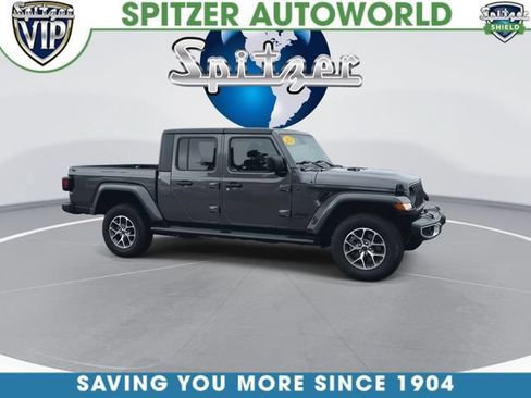 Used 2024 Jeep Gladiator Sport AWD/4WD image 2