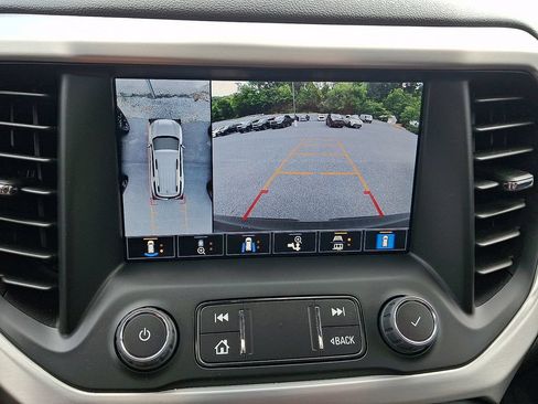 Used 2023 GMC Acadia SLT w/ Technology Package AWD/4WD image 4