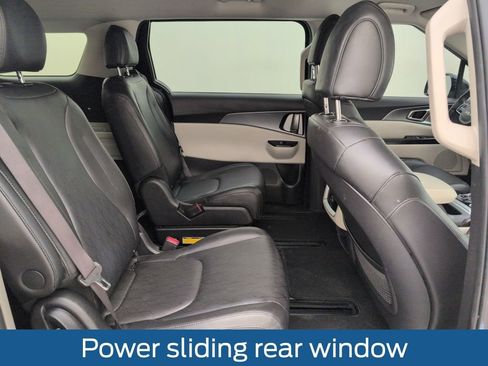 Used 2024 Kia Carnival LX image 16