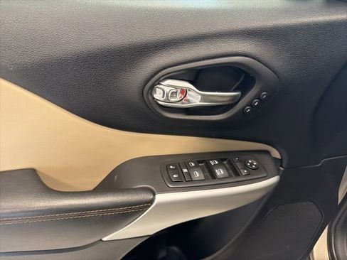 Used 2018 Jeep Cherokee Limited w/ Luxury Group image 29