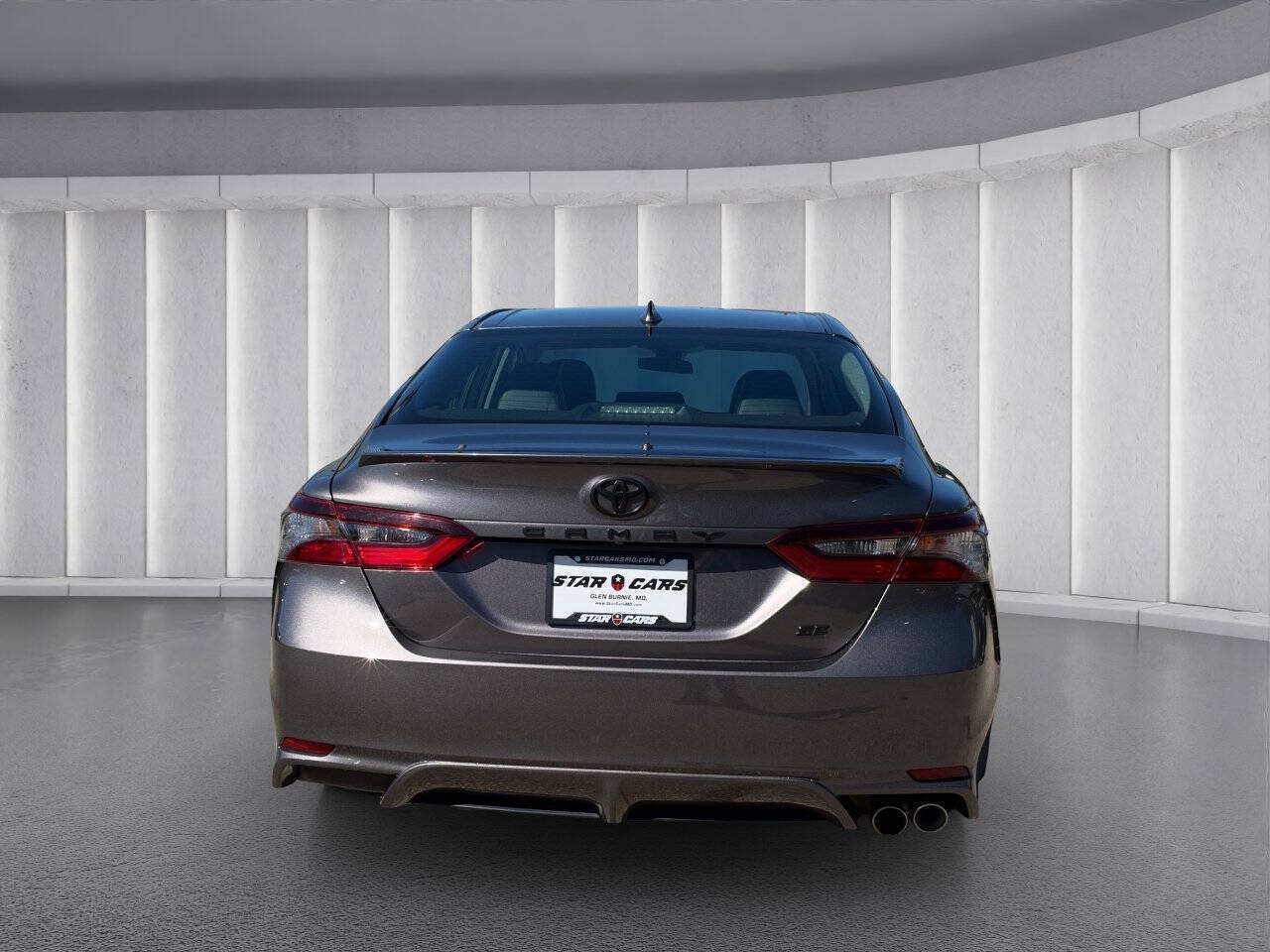 Used 2022 Toyota Camry SE w/ Cold Weather Package FWD image 4