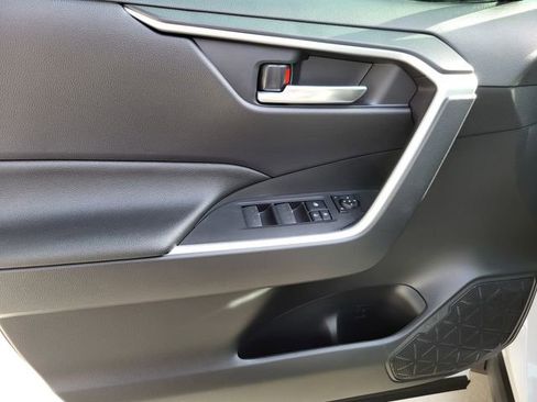 Used 2025 Toyota RAV4 XLE image 17