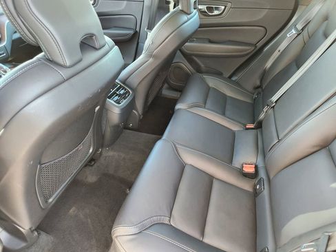 Used 2023 Volvo XC60 B6 Ultimate w/ Climate Package image 23