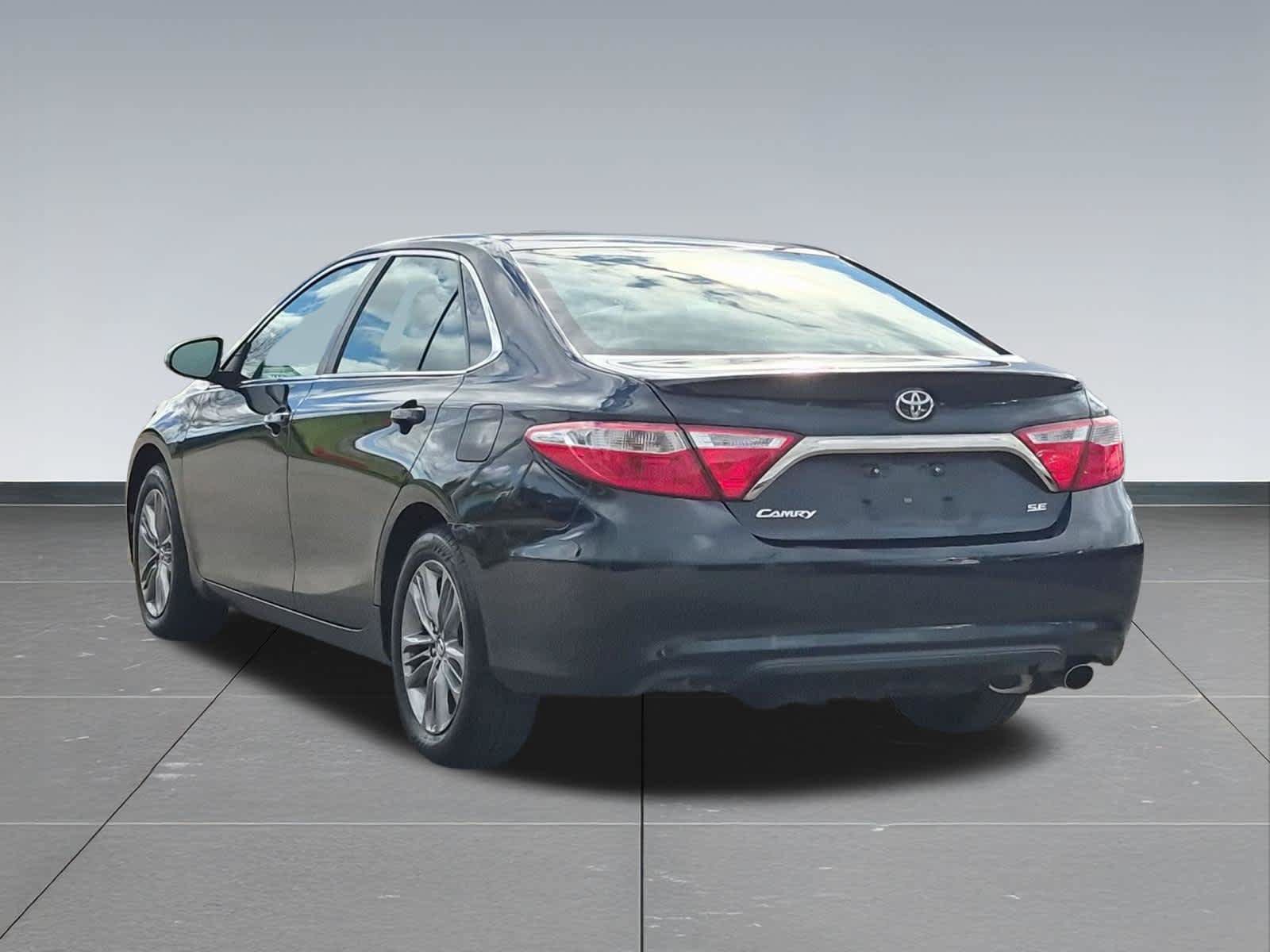 Used 2017 Toyota Camry SE FWD image 4
