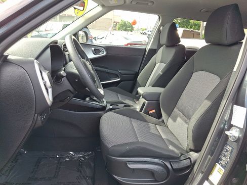 Used 2025 Kia Soul LX w/ LX Technology Package FWD image 15