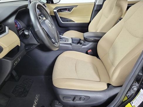 Used 2021 Toyota RAV4 XLE FWD image 9