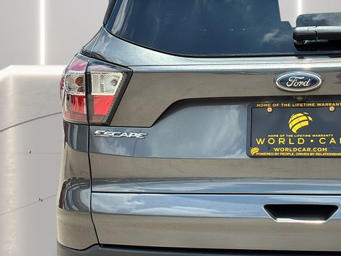 Used 2017 Ford Escape SE w/ Equipment Group 201A FWD image 29