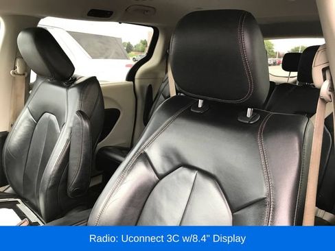 Used 2017 Chrysler Pacifica Touring-L FWD image 4