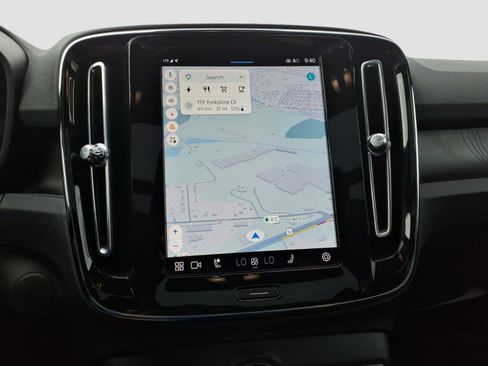 Used 2023 Volvo XC40 Recharge Ultimate image 23