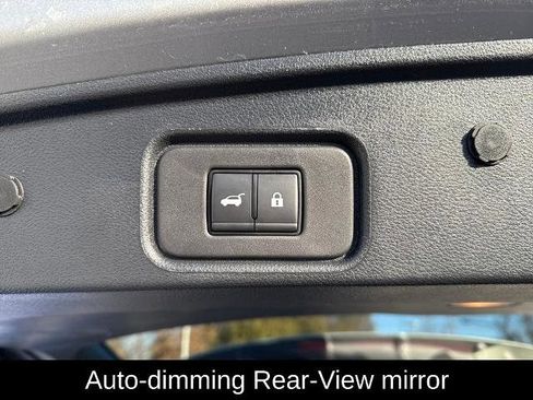 Certified 2025 Nissan Pathfinder SL image 19