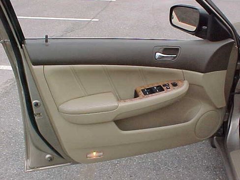 Used 2005 Honda Accord EX image 18