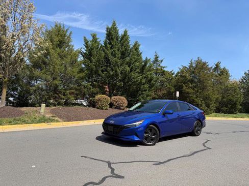 Used 2021 Hyundai Elantra SEL image 1