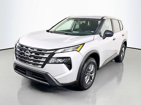 Used 2024 Nissan Rogue S image 3