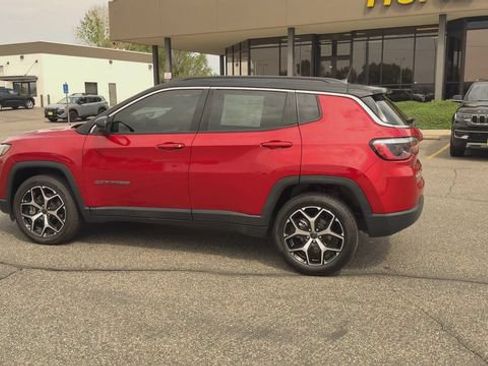 Used 2025 Jeep Compass Limited AWD/4WD image 6
