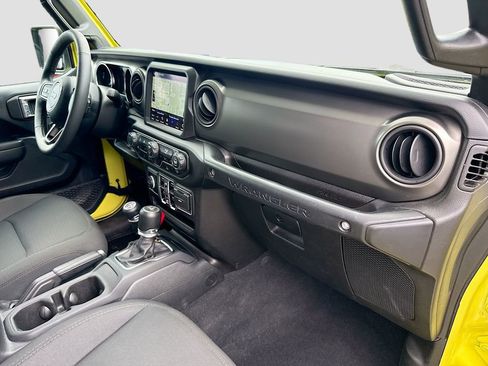 Used 2023 Jeep Wrangler Unlimited w/ Sun & Screen Package AWD/4WD image 34