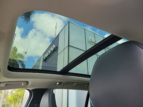 Used 2018 Volvo XC90 T5 Momentum w/ Momentum Plus Package image 6