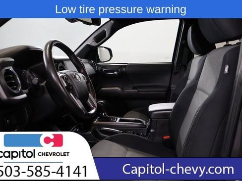 Used 2022 Toyota Tacoma TRD Off-Road image 12