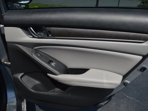Used 2018 Honda Accord Touring image 25