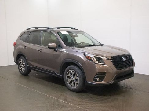 Used 2023 Subaru Forester Premium AWD/4WD image 1