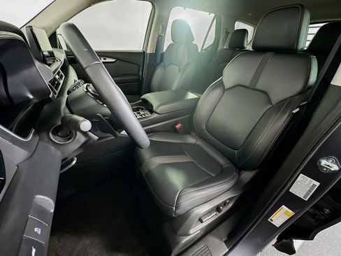 Used 2025 Honda Pilot EX-L image 13