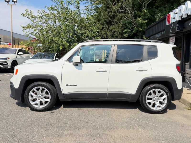 Used 2017 Jeep Renegade Latitude FWD image 9