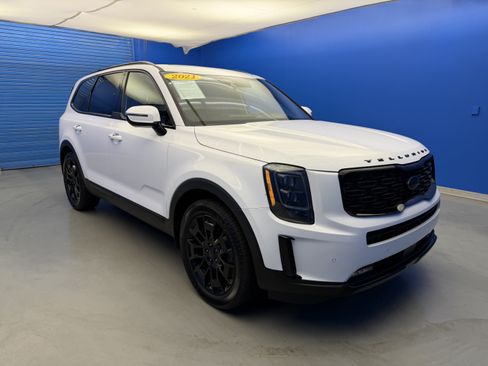 Used 2021 Kia Telluride SX w/ SX Prestige Package AWD/4WD image 2