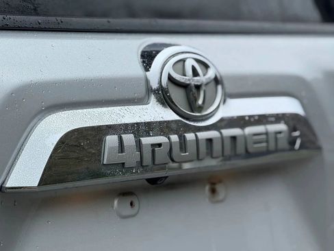 Used 2010 Toyota 4Runner Limited AWD/4WD image 9