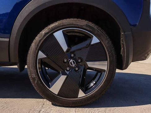 Used 2025 Nissan Kicks SR FWD image 10
