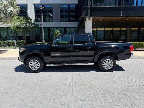 Used 2017 Toyota Tacoma SR RWD image 3