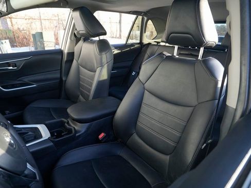 Used 2022 Toyota RAV4 XLE Premium image 33