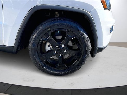 Used 2019 Jeep Grand Cherokee Laredo image 34