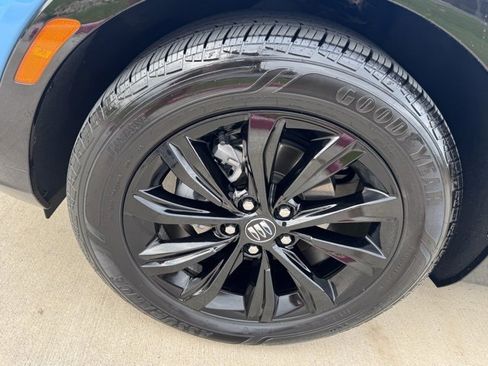 Used 2025 Buick Envista Sport Touring w/ Convenience I Package image 8