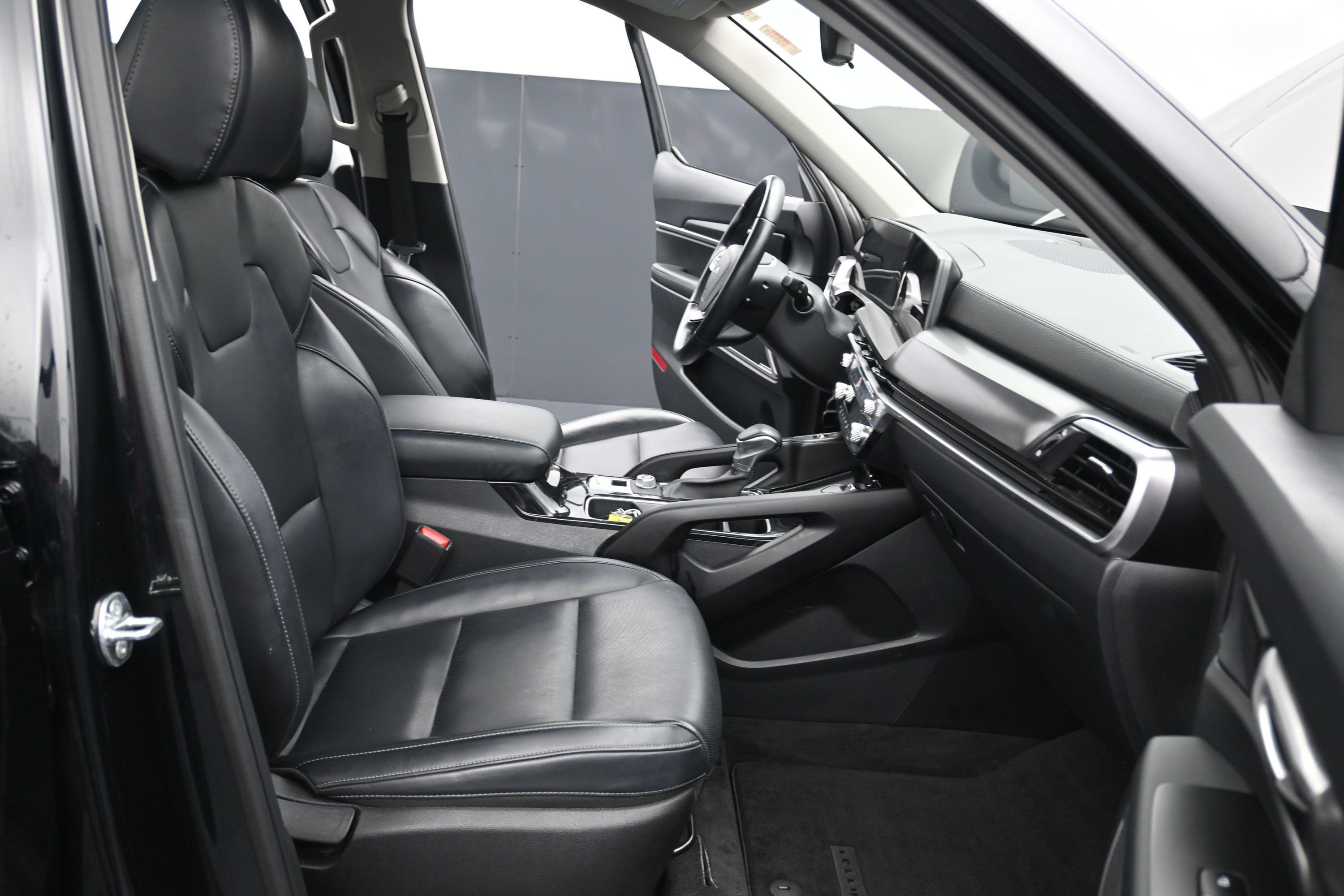 Used 2025 Kia Telluride S FWD image 25