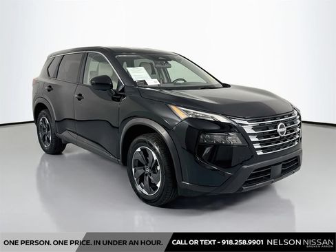 Certified 2025 Nissan Rogue SV AWD/4WD image 3
