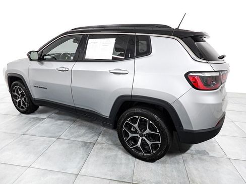 Used 2025 Jeep Compass Limited AWD/4WD image 5