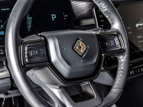 Used 2024 Rivian R1S Adventure AWD/4WD image 16