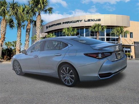 Certified 2021 Lexus ES 300h w/ Premium Package image 7