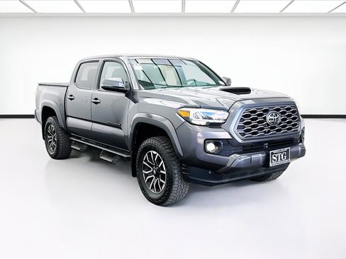 Used 2021 Toyota Tacoma TRD Sport w/ Technology Package AWD/4WD image 3
