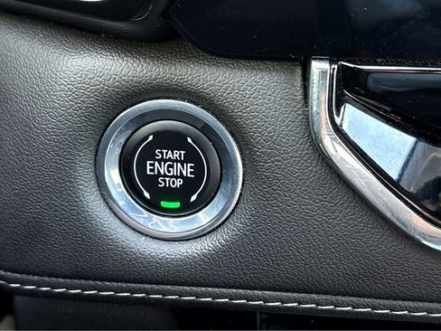 Used 2023 Chevrolet Colorado LT w/ LT Convenience Package II image 6