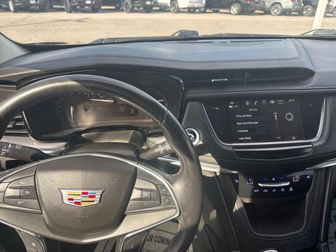 Used 2018 Cadillac XT5 Luxury w/ Driver Awareness Package AWD/4WD image 18
