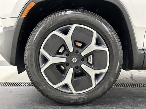 Used 2023 Rivian R1T Adventure AWD/4WD image 9