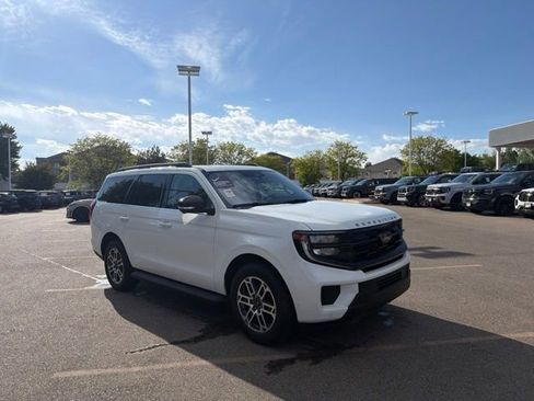 Used 2025 Ford Expedition Active AWD/4WD image 7