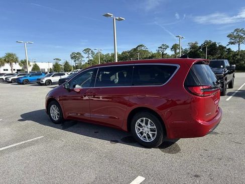 New 2027 Chrysler Pacifica Select FWD image 5