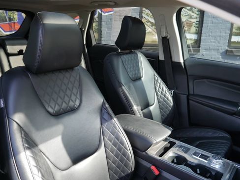 Used 2024 Ford Edge Titanium AWD/4WD image 8