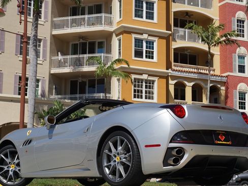 Used 2011 Ferrari California image 62