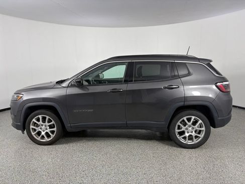 Used 2023 Jeep Compass Latitude AWD/4WD image 3