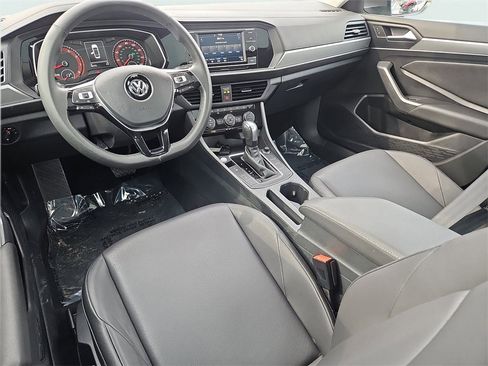 Used 2020 Volkswagen Jetta SE w/ SE Cold Weather Package image 11